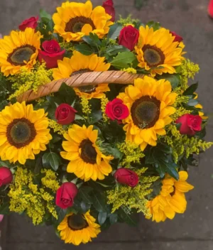 canasta de girasoles