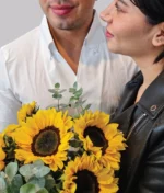 pareja ramo de girasoles